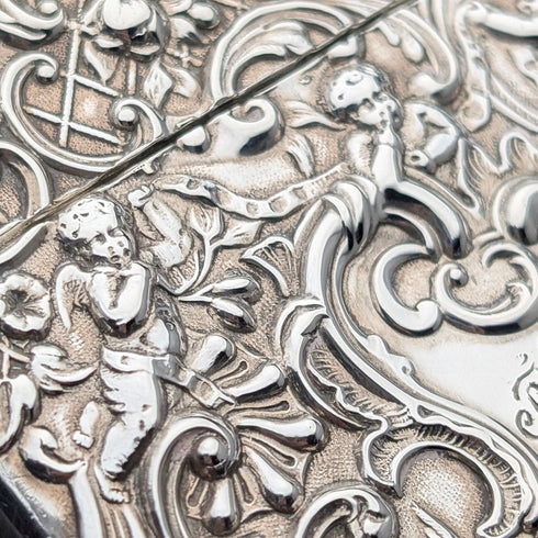 1897年 英国アンティーク レリーフ天使彫刻 純銀製カードケース 79g William Comyns